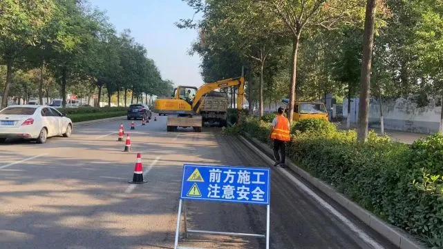 网站建设何雄到高新区、二七区调研督导市政道路升级改造工程建设